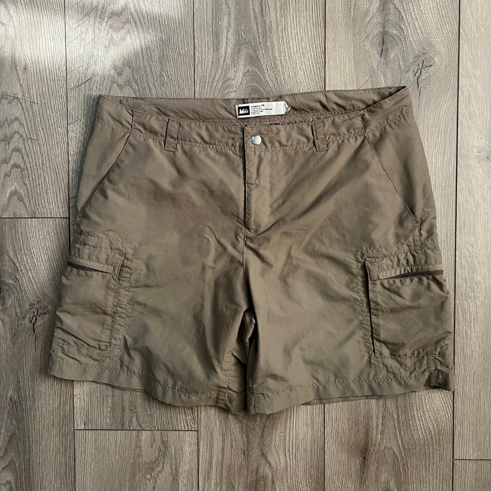 REI Co-op Womens Khaki Tan Nylon Cargo Hiking Shorts Size 14 RN37249